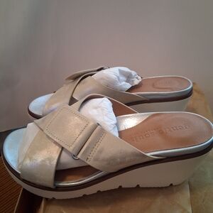 Gentle Souls Women's Cream Wedge Sandals